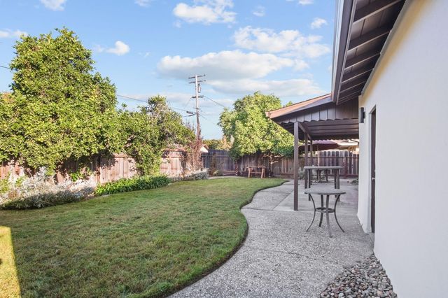 2409 Newport Dr, Modesto, CA 95350