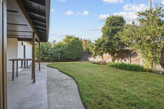 2409 Newport Dr, Modesto, CA 95350