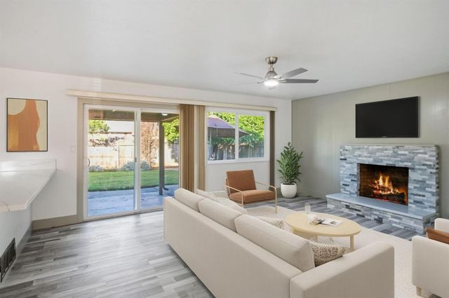 2409 Newport Dr, Modesto, CA 95350