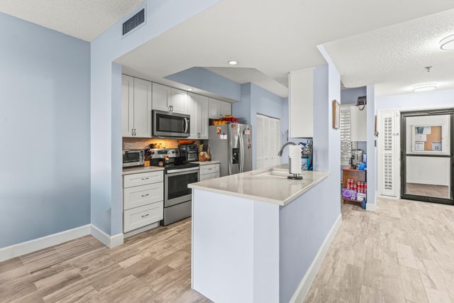 200 Waterway Road 104, Tequesta, FL 33469