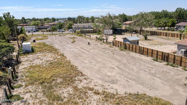 410 Valle Rojo Drive, Socorro, TX 79927