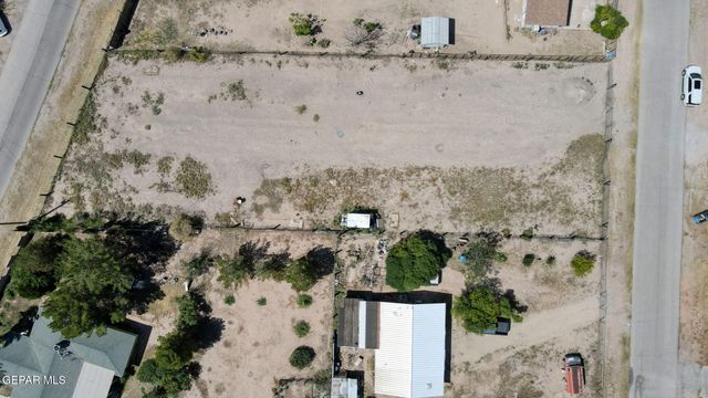 410 Valle Rojo Drive, Socorro, TX 79927