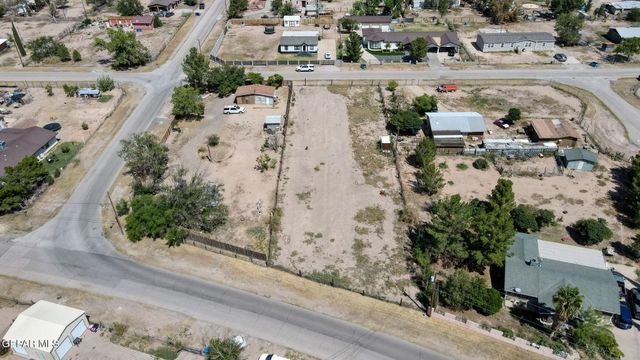 410 Valle Rojo Drive, Socorro, TX 79927
