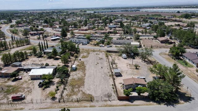 410 Valle Rojo Drive, Socorro, TX 79927