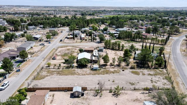 410 Valle Rojo Drive, Socorro, TX 79927