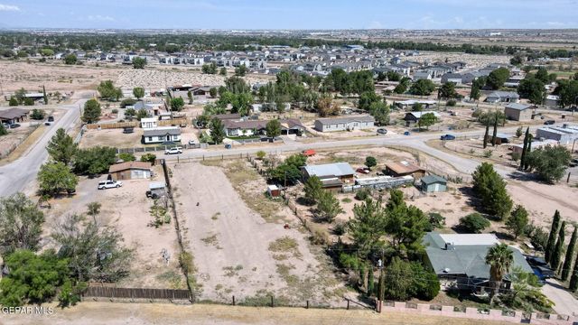 410 Valle Rojo Drive, Socorro, TX 79927
