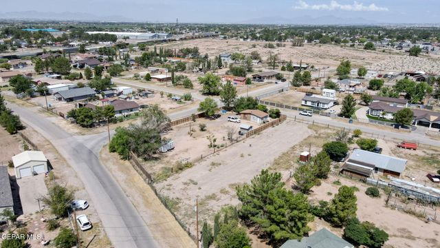 410 Valle Rojo Drive, Socorro, TX 79927