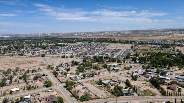 410 Valle Rojo Drive, Socorro, TX 79927
