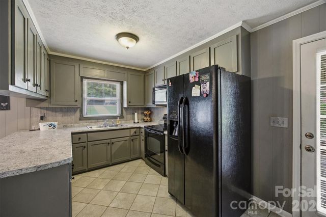 2516 Corolla Hills Drive, Lenoir, NC 28645