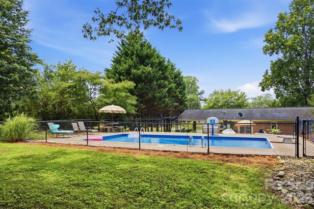 2516 Corolla Hills Drive, Lenoir, NC 28645