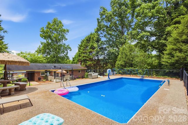 2516 Corolla Hills Drive, Lenoir, NC 28645