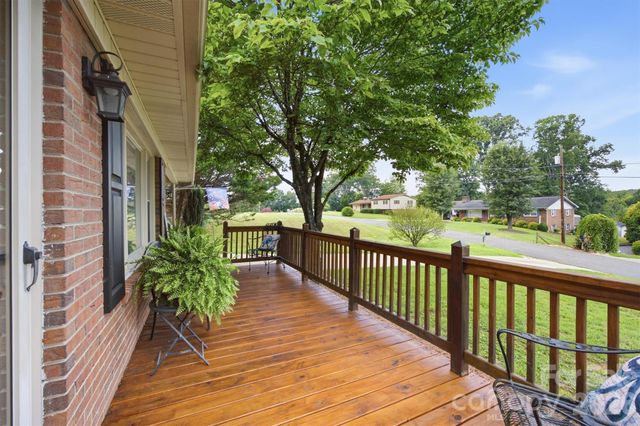 2516 Corolla Hills Drive, Lenoir, NC 28645