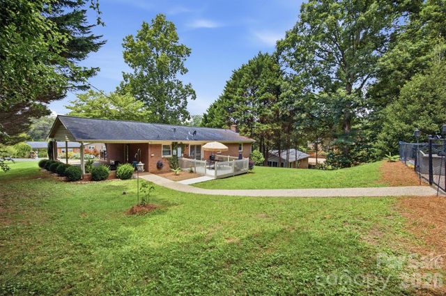 2516 Corolla Hills Drive, Lenoir, NC 28645