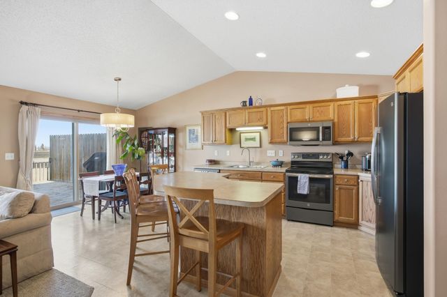 3200 7th Avenue N, Moorhead, MN 56560