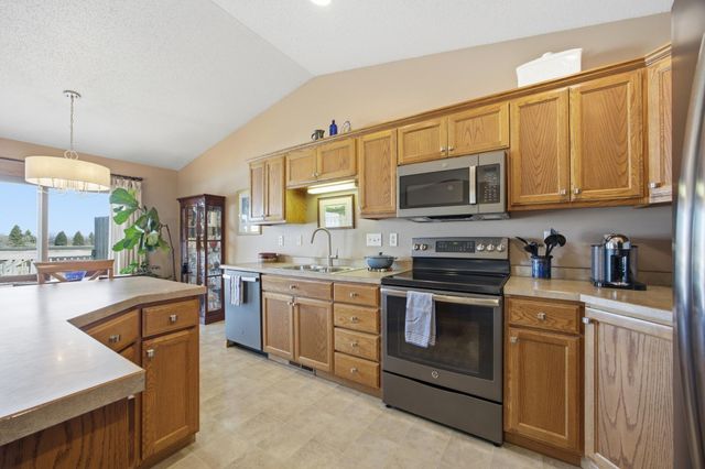 3200 7th Avenue N, Moorhead, MN 56560