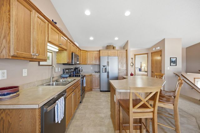 3200 7th Avenue N, Moorhead, MN 56560