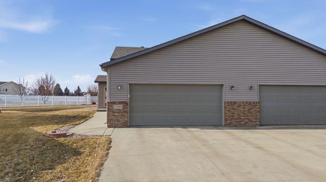 3200 7th Avenue N, Moorhead, MN 56560