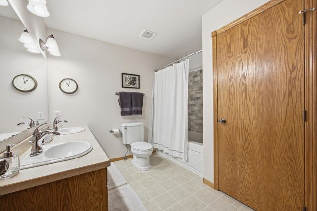 3200 7th Avenue N, Moorhead, MN 56560