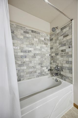 3200 7th Avenue N, Moorhead, MN 56560