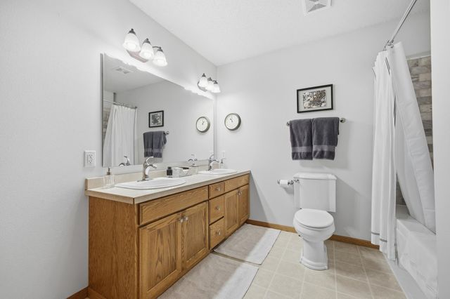 3200 7th Avenue N, Moorhead, MN 56560