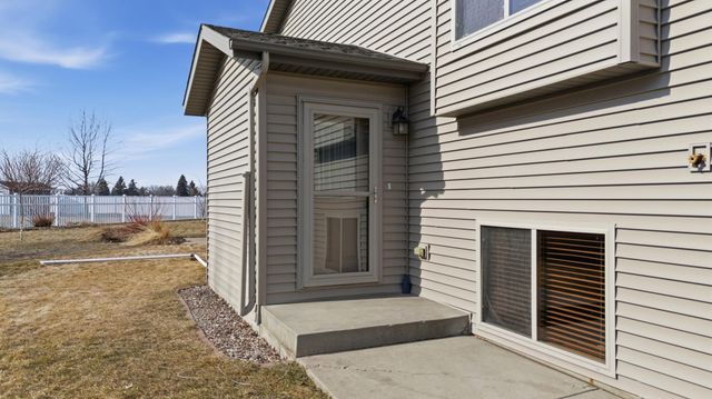 3200 7th Avenue N, Moorhead, MN 56560