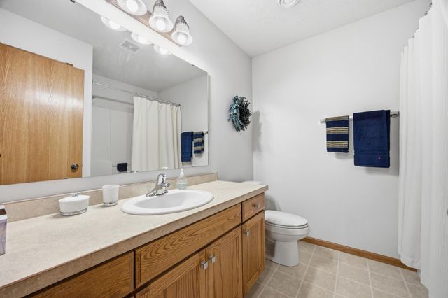 3200 7th Avenue N, Moorhead, MN 56560