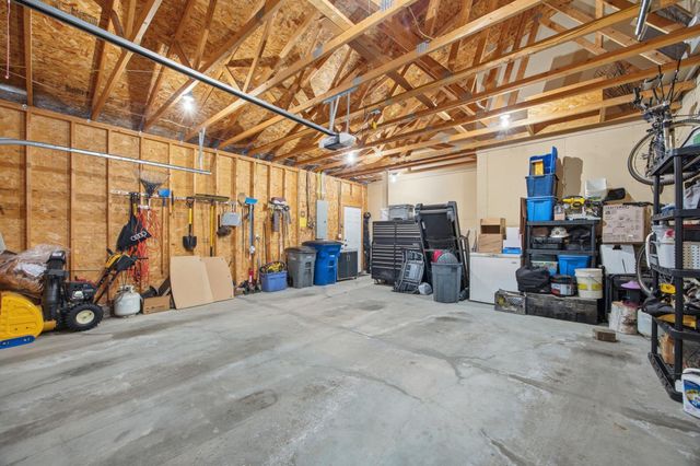 3200 7th Avenue N, Moorhead, MN 56560