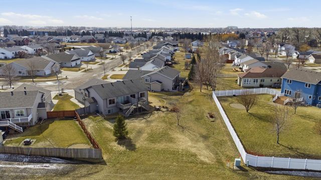 3200 7th Avenue N, Moorhead, MN 56560