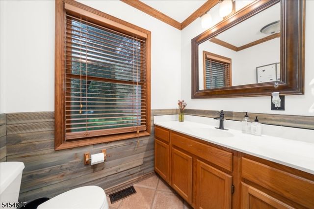 77 Washburn Ave, Washington Twp., NJ 07882