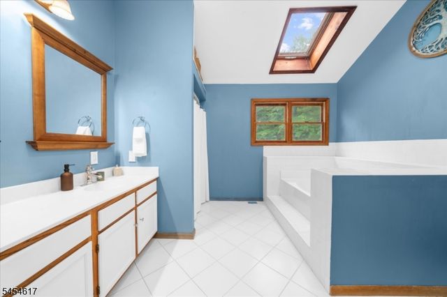 77 Washburn Ave, Washington Twp., NJ 07882