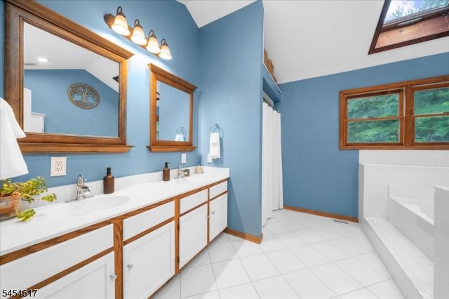 77 Washburn Ave, Washington Twp., NJ 07882