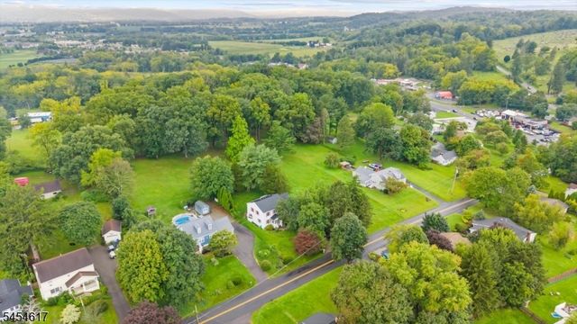 77 Washburn Ave, Washington Twp., NJ 07882