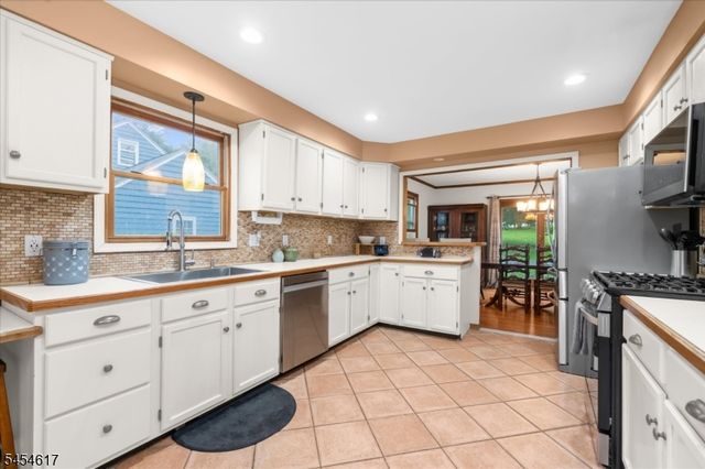 77 Washburn Ave, Washington Twp., NJ 07882