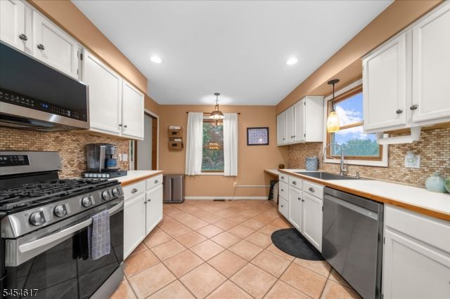 77 Washburn Ave, Washington Twp., NJ 07882