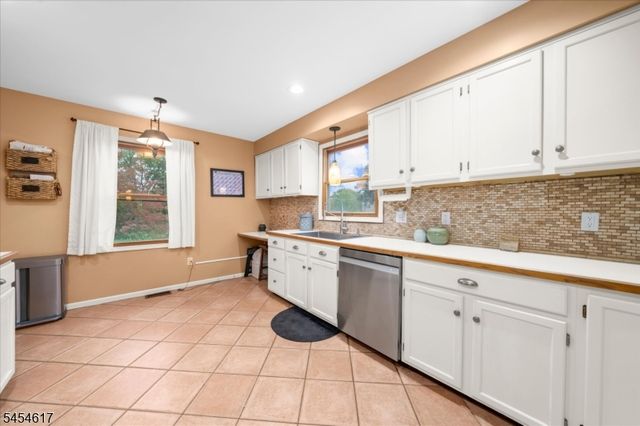 77 Washburn Ave, Washington Twp., NJ 07882