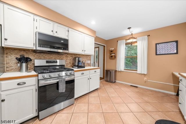 77 Washburn Ave, Washington Twp., NJ 07882