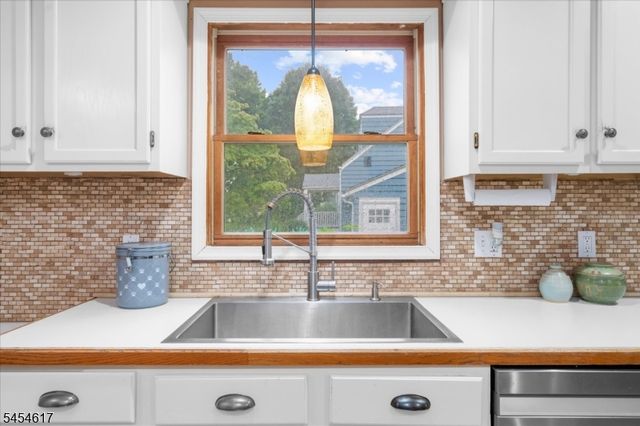 77 Washburn Ave, Washington Twp., NJ 07882
