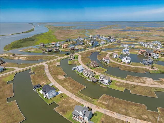 10 Marathon, Hitchcock, TX 77563