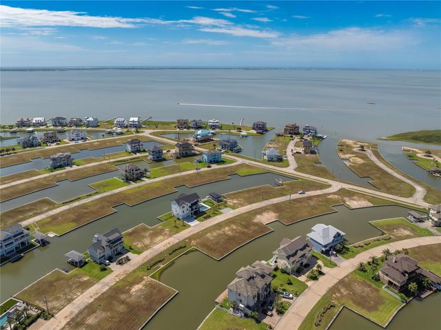 10 Marathon, Hitchcock, TX 77563