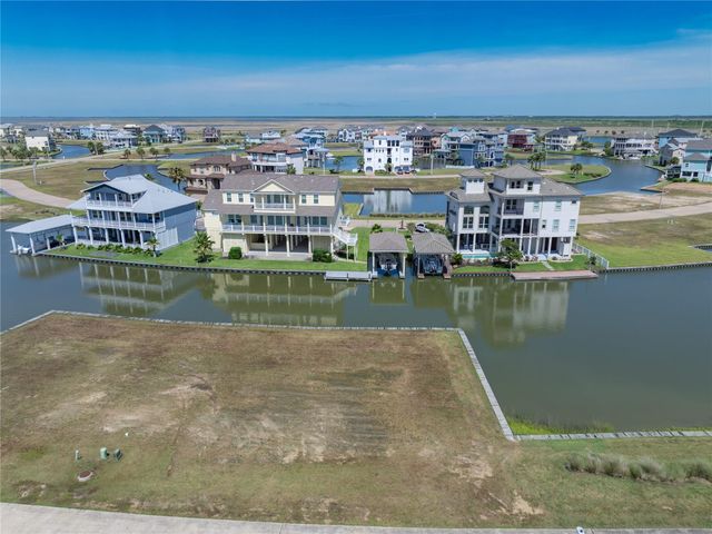 10 Marathon, Hitchcock, TX 77563