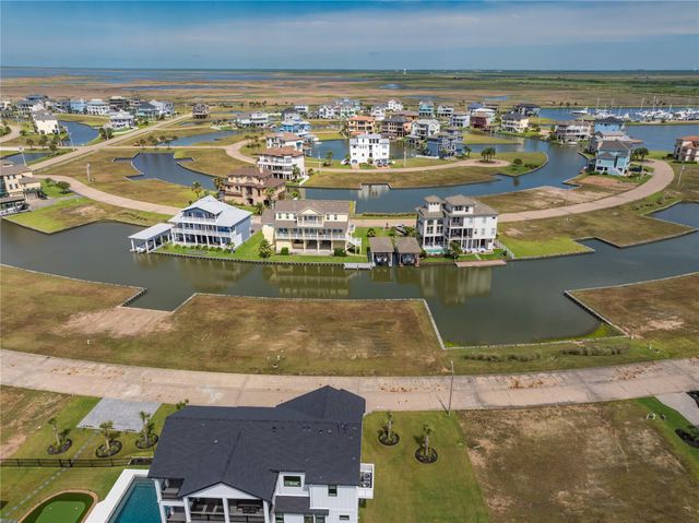 10 Marathon, Hitchcock, TX 77563