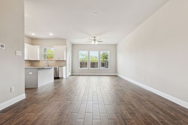 548 Hutchinson Lane, Lewisville, TX 75077