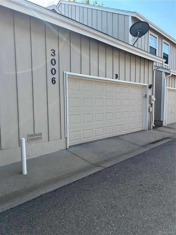 Image 1 of property listing at 3006 W Long Drive D, Littleton, CO 80120