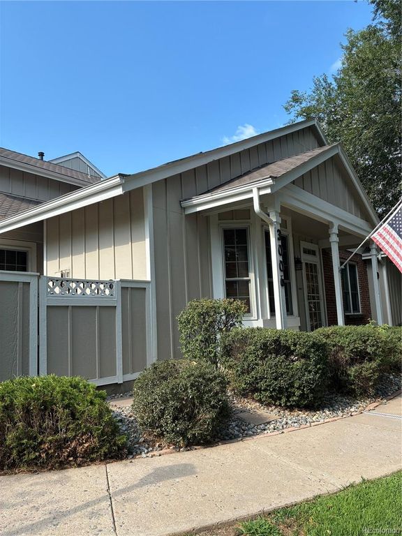 Image 2 of property listing at 3006 W Long Drive D, Littleton, CO 80120
