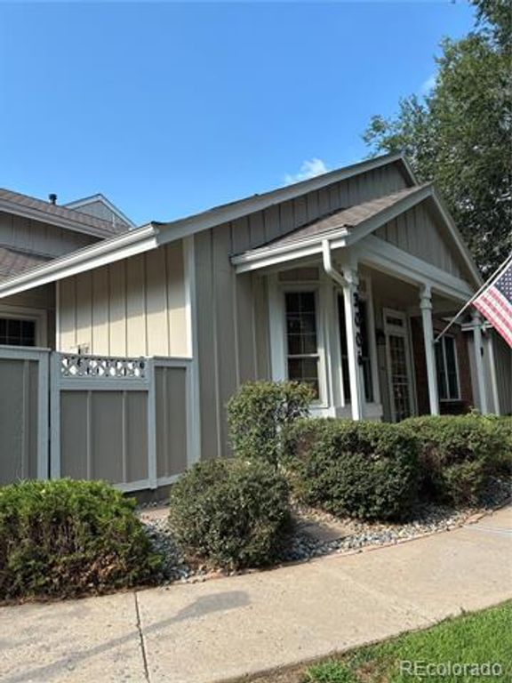 Image 3 of property listing at 3006 W Long Drive D, Littleton, CO 80120