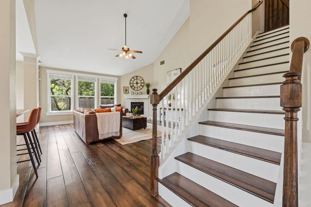 8901 Ovalla DR, Austin, TX 78749