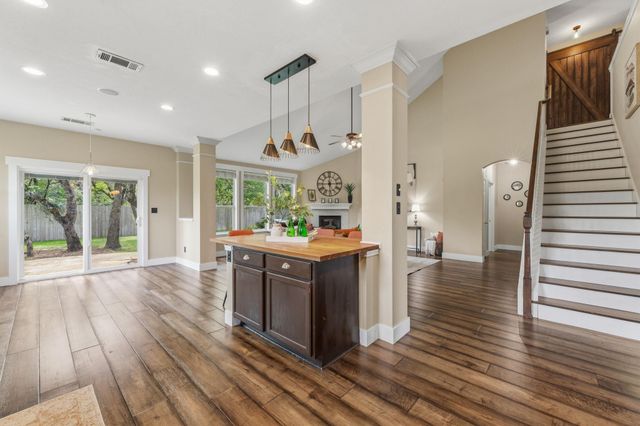8901 Ovalla DR, Austin, TX 78749