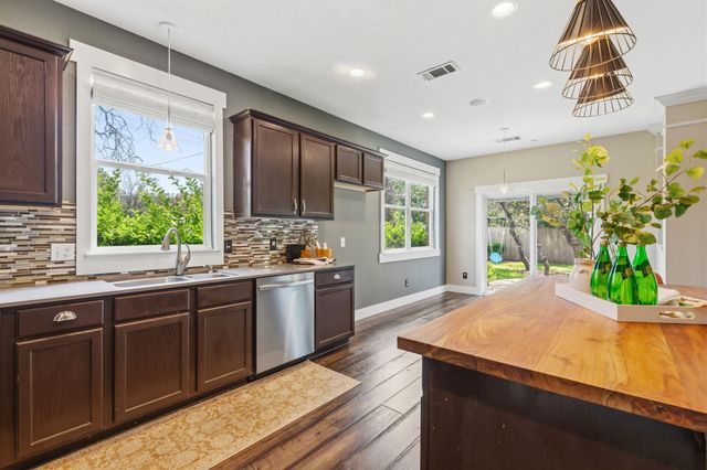 8901 Ovalla DR, Austin, TX 78749