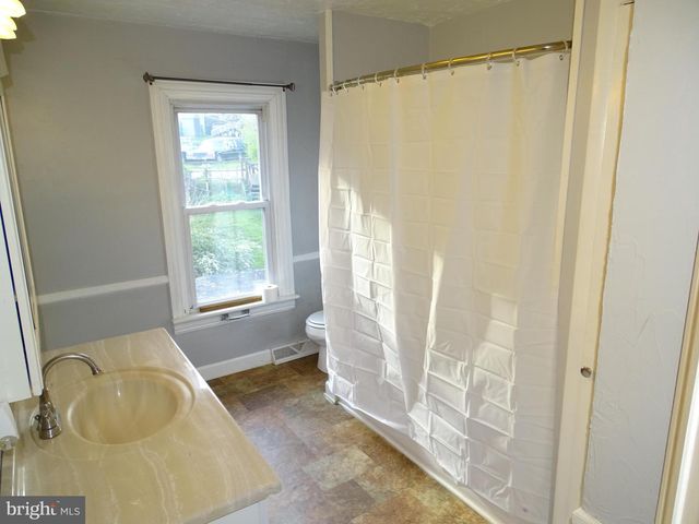 3266 BROAD ST, Emigsville, PA 17318