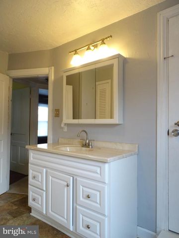 3266 BROAD ST, Emigsville, PA 17318